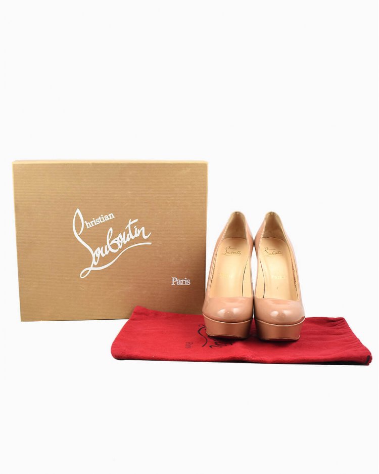 【美品】Christian Louboutin BIANCA 120 23.5 Sapato Christian Louboutin Bianca 120 Original Bege de Verniz Feminino